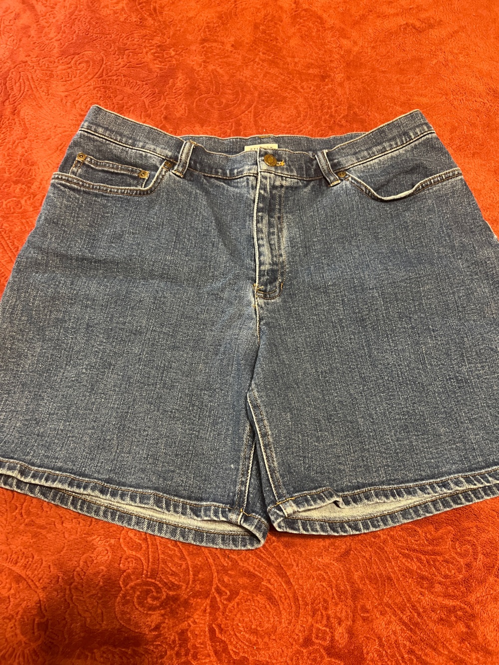 Jones Sport StretchWomen's Mid-Rise Denim Jean Shorts - Blue Wash size 14